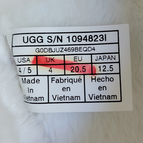 UGG Infant Bixbee and Lovely Blanket - Picture 7 of 9